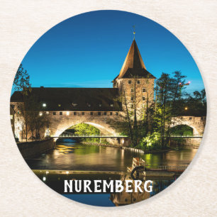 Porta-copo De Papel Redondo Ponte medieval antiga à noite em Nuremberg