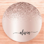 Porta-copo De Papel Redondo Rosa Dourado - Nome do Monograma do Metal com Lant<br><div class="desc">Rosa Dourado - Portas copos De Papel De Nome De Monograma Com Folha Cor-De-Rosa Esbranquiçada Folha De Folha Metálica Com Brilho. Isso faz a formatura perfeita, aniversário, casamento, chá de panela, aniversário, chá de fraldas ou presente de festa de solteira para alguém que ama luxo de vidro e estilos quíticos....</div>