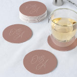 Porta-copo De Papel Redondo Terracotta | Casamento de Monograma de Script Sobr<br><div class="desc">Uma bela porta copos de casamento baseada em tipografia que apresenta suas iniciais em tom em tons terracotta com caracteres de script sobredimensionados. Personalize com suas iniciais e use a Ferramenta Design para ajustar o tamanho e o posicionamento para criar seu monograma personalizado.</div>