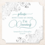 Porta-copo De Papel Teal & Silver em Branco Não tome o meu casamento c<br><div class="desc">Esta porta copos de casamento é elegante, na moda, e divertida! Ele apresenta um design rico com modernas letras coloridas de metal ou turquesa e delicadas folhas de folha fina de cinza prateada e espirais nos cantos de um fundo branco clássico. O texto diz "Por favor, não tome minha bebida,...</div>
