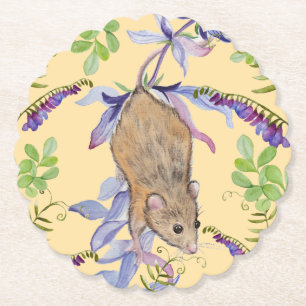 Porta-copo De Papel Um rato engraçado numa espessa de flores.