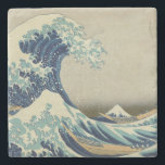 Porta-copo De Pedra A onda do Excelente<br><div class="desc">A Onda de Excelente de Kanagawa (神 奈 沖 浪 川 裏 Kanagawa-oki nami-ura?, acesa. "Sob uma Onda de Kanagawa"), também conhecida como A Onda do Excelente ou simplesmente A Onda, é um impressão de bloco de madeira do artista japonês Hokusai. Exemplo de arte ukiyo-e, ela foi publicada entre 1830...</div>