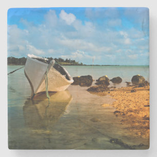 Porta-copo De Pedra Barco de Pesca na Praia Mauriciana com Ilhéu