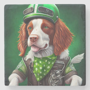 Porta-copo De Pedra Brittany Spaniel pilotando bicicleta no Dia de São
