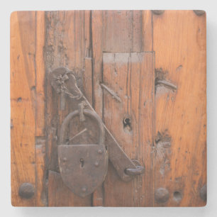 Porta-copo De Pedra Cadeado em porta de madeira