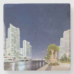 Porta-copo De Pedra Construções ao longo do rio Riverwalk de Miami