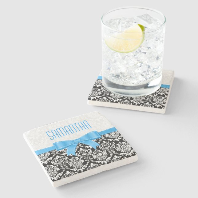 Porta-copo De Pedra Damas Pretas e Brancas Monograma Fita Azul (Lateral)
