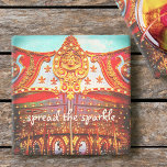 Porta-copo De Pedra Dourada Vintage Carousel Face Espalhe a Faísca<br><div class="desc">"Espalhe o brilho". Você pode quase sentir a música oom pa-pa, símbolos de queda, e o movimento para cima e para baixo e redondo da feliz-volta sempre que relaxa com sua bebida favorita enquanto usa esta porta copos de pedra de carrossel vermelho e ouro. Faz um presente de excelente para...</div>