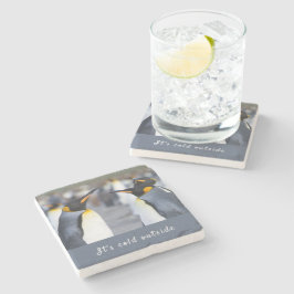 Porta-copo De Pedra Está frio fora da foto do Rei Pinguin com texto