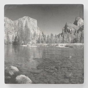 Porta-copo De Pedra EUA, Califórnia. Vista do Vale de Yosemite