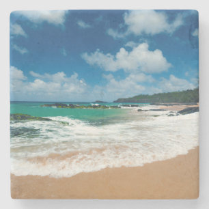 Porta-copo De Pedra EUA, Kauai, Havaí. Uma Mulher Enrola As Rochas