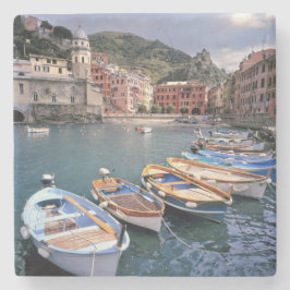 Porta-copo De Pedra Europa, Itália, Vernazza. Barcos pintados de cores