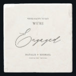 Porta-copo De Pedra Festa de noivado Moderna de Caligrafia Preta e Bra<br><div class="desc">Apresentando nossa moderna Porta copos de Pedra Festa de noivado de Caligrafia Negra e Branca! Celebre sua festa de noivado com essas portas copos elegantes e personalizadas que apresentam as palavras "Estamos Envolvidos" em bela caligrafia. A porta copos foi projetada para ser simples, mas na moda com um toque moderno,...</div>