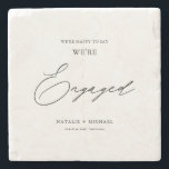 Porta-copo De Pedra Festa de noivado Moderna de Caligrafia Preta e Bra<br><div class="desc">Apresentando nossa moderna Porta copos de Pedra Festa de noivado de Caligrafia Negra e Branca! Celebre sua festa de noivado com essas portas copos elegantes e personalizadas que apresentam as palavras "Estamos Envolvidos" em bela caligrafia. A porta copos foi projetada para ser simples, mas na moda com um toque moderno,...</div>