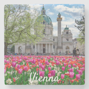 Porta-copo De Pedra Igreja de São Carlos na primavera em Viena, Áustri