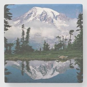 Porta-copo De Pedra Monte Rainier refletido em um lago de montanha