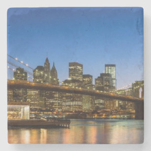 Porta-copo De Pedra Ponte de Manhattan e de Brooklyn no crepúsculo