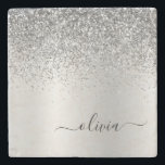 Porta-copo De Pedra Silver Glitter escovado Girly Monographic Nome<br><div class="desc">Azulejo De Pedra De Folha De Silver Folha De Folha Metálica Glitter Brutado Monograma De Metais. Isso faz a formatura perfeita,  doce aniversário de 16 anos,  casamento,  chá de panela,  aniversário,  chá de fraldas ou presente de festa de solteira para alguém que ama luxo de vidro e estilos quicos.</div>