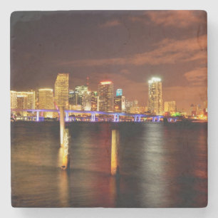 Porta-copo De Pedra Skyline na noite, Florida de Miami