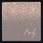 Porta-copo De Pedra Terracotta Monograma Rosa cor-de-rosa Dourada<br><div class="desc">Terracotta e Rosa Dourado - Azulejo de Pedra de Nome do Monograma do Script Glitter Glitter Cor-de-Rosa Esbranquiçada. Isso faz a formatura perfeita, doce aniversário de 16 anos, casamento, chá de panela, aniversário, chá de fraldas ou presente de festa de solteira para alguém que ama luxo de vidro e estilos...</div>