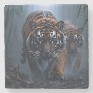 Porta-copo De Pedra Tigres Majestosos em uma Selva Foggy