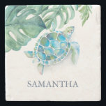 Porta-copo De Pedra Tropical de Tartaruga Marítima Personalizada<br><div class="desc">Adicione um talo tropical à sua doação de presente com esta porta copos de pedra personalizada com uma bela tartaruga-d'água e uma design de folha de palma monstera em turquesa vibrante e verde por Victoria Grigaliunas. Perfeito para casamentos na Flórida, esta obra bonita e costeira é uma excelente escolha para...</div>