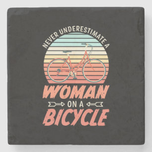 Porta-copo De Pedra Uma Mulher Numa Bicicleta