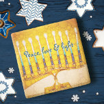 Porta-copo De Pedra Yellow Hanukkah Menorah Peace Love Light Modern<br><div class="desc">"Paz, amor e luz." Uma fotografia de perto de uma menorah brilhante, colorida, amarela e dourada artística ajuda-o a lançar no estilo as férias de Chanucá. Sinta o calor e a alegria da temporada de festas sempre que você relaxa com sua bebida favorita nesta incrível e colorida porta copos de...</div>
