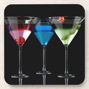 Porta-copo Diferentes coquetéis em copos de martini sobre pre