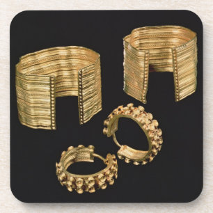 Porta-copo Dois braceletes lapidados abertos e um par de