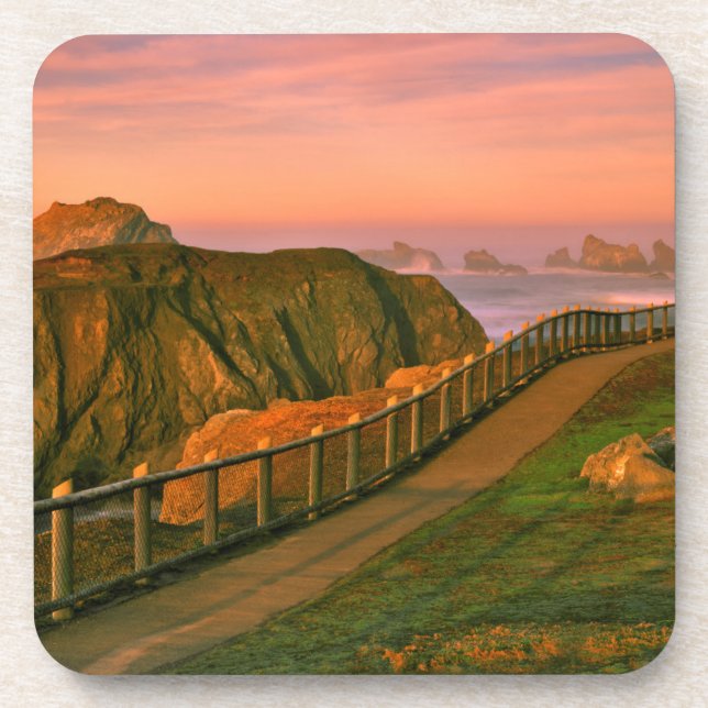 Porta-copo EUA, Oregon, Bandon. Rochas visualizadas na trilha (Frente)