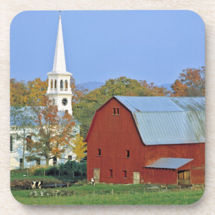 Porta-copo EUA, Vermont, Peacham. Um celeiro vermelho e branc