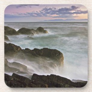 Porta-copo EUA, Washington, Ilhas San Juan. As ondas batem