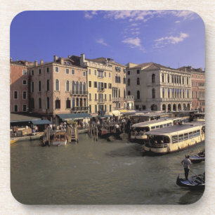 Porta-copo Europa, Itália, Veneza, Tráfego de barcos pelo Ria