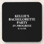 Porta-copo Festa de solteira Personalizada Em Curso<br><div class="desc">Prepare-se para celebrar com as nossas "Portas copos de Festa de solteira em Andamento"! Avise a todos que a festa está pronta e se prepare para pintar a cidade de forma festa de solteira. Ordene esta porta copos hoje e faça a última volta da noiva antes do anel uma noite...</div>