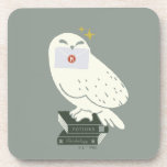 Porta-copo Hedwig With Letter Whimsical Drawing<br><div class="desc">Deliver a little magic with this charming Hedwig illustration inspired by the wizarding world. Perched atop a stack of spellbinding textbooks labeled Potions and Herbology, Hedwig proudly holds a sealed Hogwarts™ letter. The soft, minimalist style and muted tones give this design a cozy, storybook feel, while subtle sparkling accents add...</div>