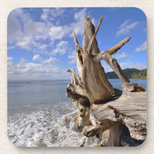 Porta-copo Madeira lançada costa na linha costeira de praia