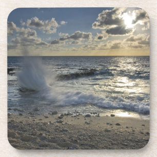 Porta-copo Mar Caribe, Ilhas Cayman.  Ondas em queda