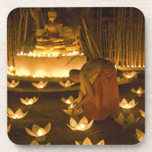 Porta-copo Monges acendendo velas e lanternas khom loy para