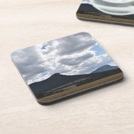 Porta-copo Monta Sturgeon e Abrupto Sob Nuvens Dramáticas