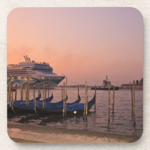 Porta-copo Navio de cruzeiro e Gondolas, perto do Grande Cana