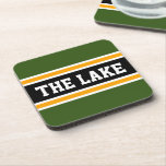 Porta-copo O LAGO Listras Verde Floresta Laranja Preto Esport<br><div class="desc">Este design esportivo e colorido apresenta o texto O LAGO atlético dentro de uma larga faixa preta destacada com listras de corrida laranja amarelo e branco contra listras externas verde floresta. O texto e as cores neste design podem ser personalizados.</div>