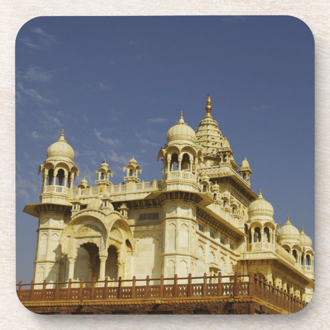 Porta-copo Rajasthan, Índia Uma mulher em pé e aciente (Frente)