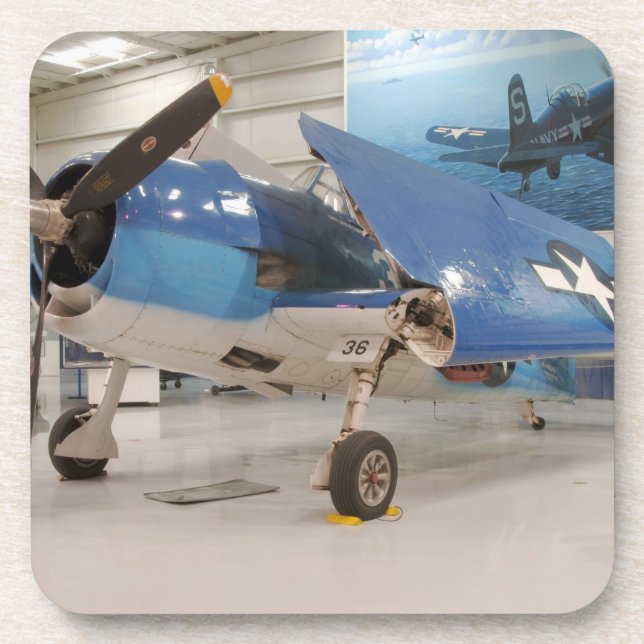 Porta-copo Um avião de combate F-6F Hellcat da Segunda Guerra (Frente)