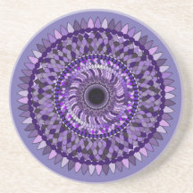porta copos com uma design de mandala roxa
