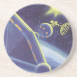 Porta-copos De Arenito Estação Espacial Vintage Science Fiction Orbiting<br><div class="desc">Ilustração de safra futurista e imagem de ficção científica de planetas. Uma estação espacial orbitando ao redor de um planeta ou lua com um sol brilhante brilhando no céu no futuro. Um clássico design de quadrinhos retrô de ficção científica.</div>