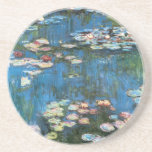 Porta-copos De Arenito Lírios de Claude Monet, Impressionismo venenoso<br><div class="desc">Waterlily (1914), de Claude Monet, é uma pintura impressionista de arte natural. Uma das muitas variações das pinturas florais de lírio-d'água que Monet pintou pelo lago em seu jardim floral em Giverny, França. Sobre o artista: Claude Monet (1840-1926) foi o fundador do movimento de pintura impressionista francês, com a maioria...</div>