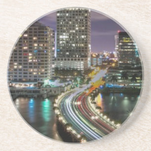 Porta-copos De Arenito Skyline da cidade de Miami com a ponte na noite
