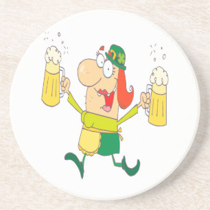 Porta-copos duende engraçada servindo cerveja