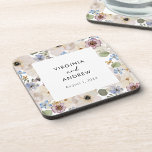 Porta copos Floral Moderna Botânica<br><div class="desc">Proteja suas superfícies com estilo com estas portas copos de casamento personalizadas, apresentando um design chic inspirado em vassoura de florais de aquarelas pintadas à mão em marfim cremoso, verde-sábio, burgundy rica e azul empoeirado. O delicado padrão floral adiciona um toque de sofisticação à sua recepção, enquanto o material de...</div>